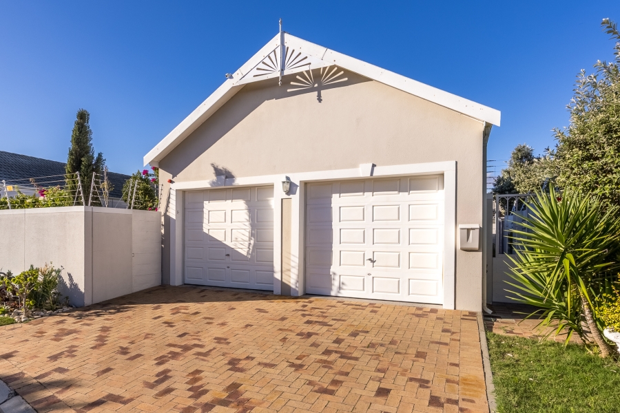 3 Bedroom Property for Sale in Sunningdale Western Cape